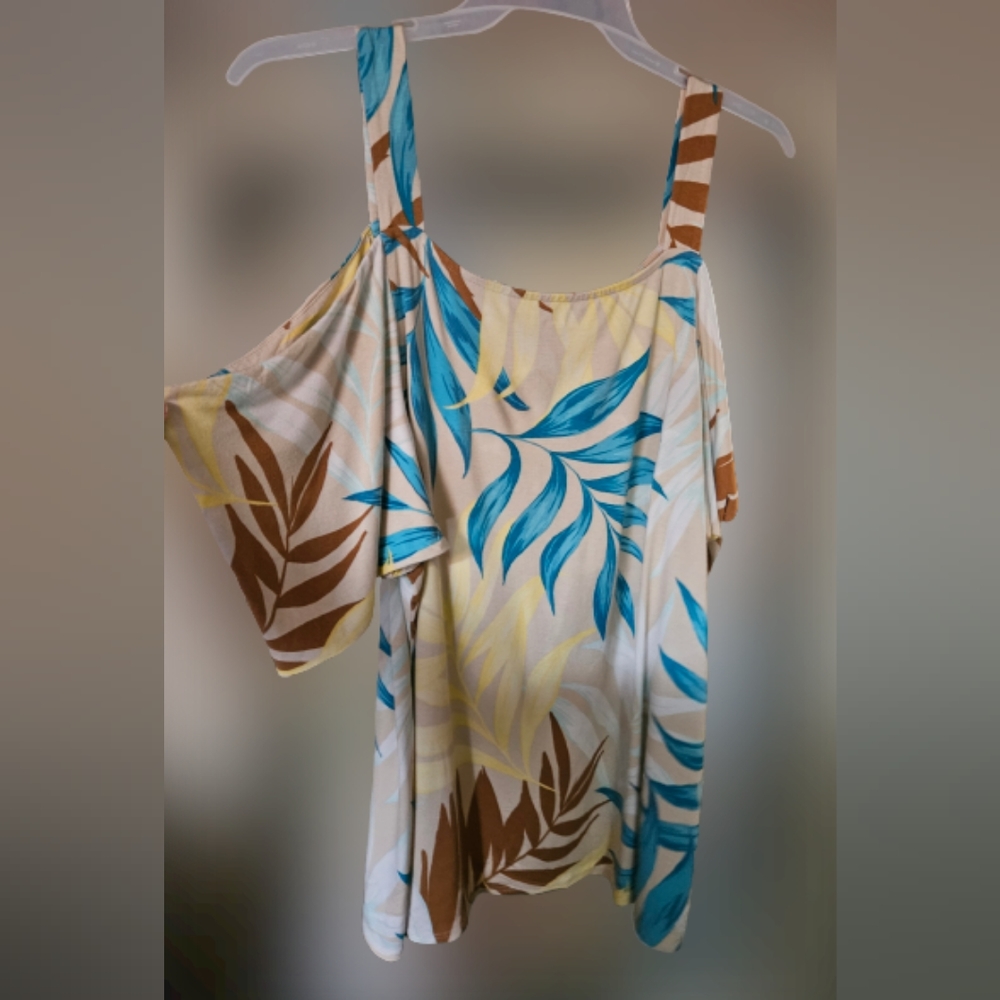 JM Collection Island Print Top - Picture 3 of 6